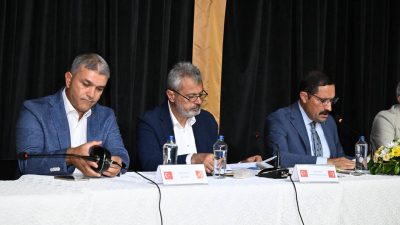 Hatay Büyükşehir Belediye Başkanı Mehmet Öntürk, Hatay’ın ilçelerinde şehrin yeniden