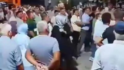 Hatay’ın Arsuz ilçesinde, Yukarı Kepirce Mahallesi’nde düzenlenen bir düğünde ‘halay