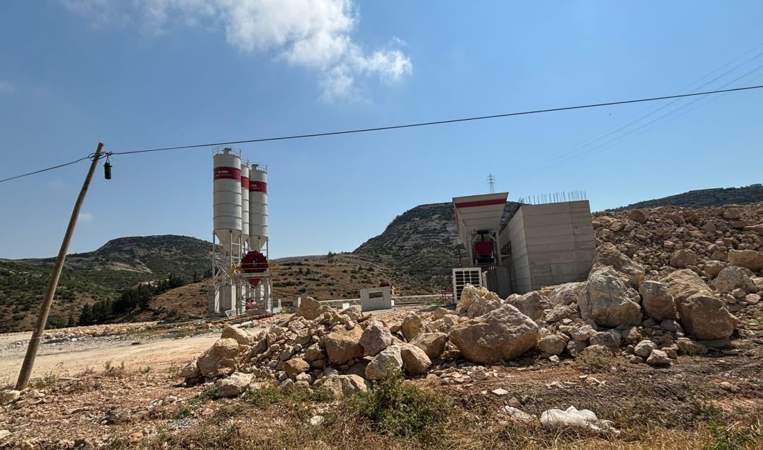 Antakya – Yayladağı yolunda kurulmak istenen beton santrali, vatandaşların şikayetleri