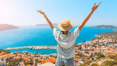 Türkiye, Temmuz 2024 ayında tüm zamanların yabancı turist giriş rekorunu