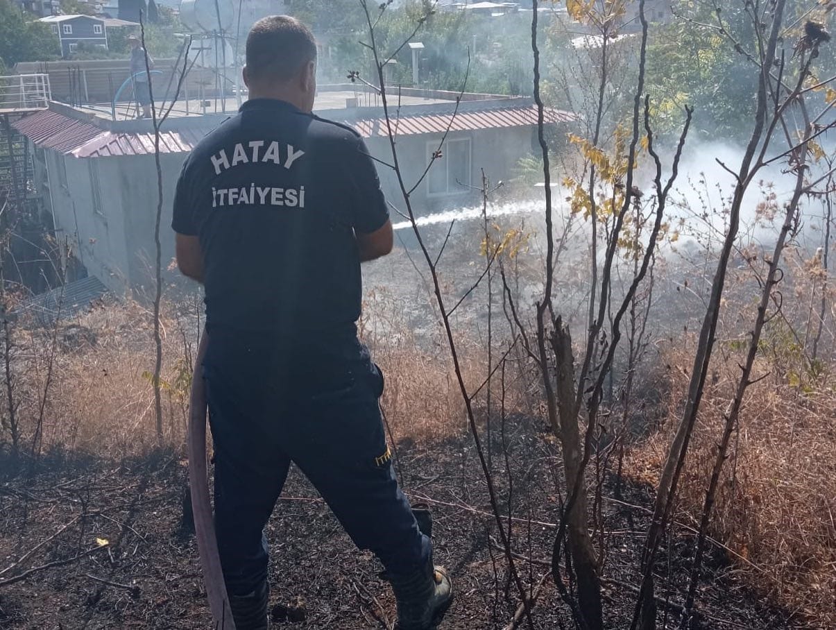 Defne’de bahçe yangını çıktı