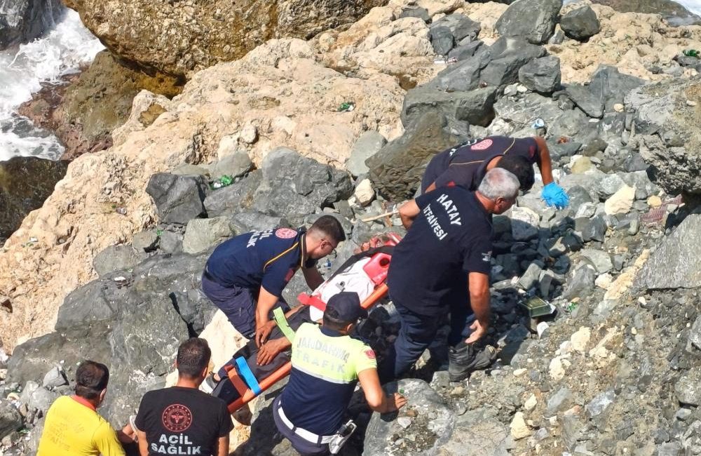 Hatay’ın Samandağ ilçesinde, kayalıklardan