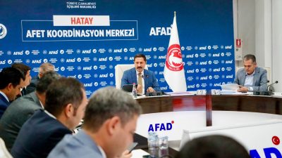 Hatay Valisi Mustafa Masatlı başkanlığında, Vali Yardımcıları, İlçe Kaymakamları, İl