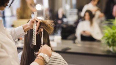 Ticaret Bakanlığı’ndan yapılan yeni açıklamaya göre, kadın kuaförleri ve güzellik