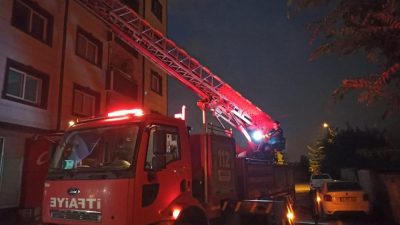 Hatay’ın Payas ilçesinde, evinde mahsur kalan yaşlı adamın yardımına itfaiye