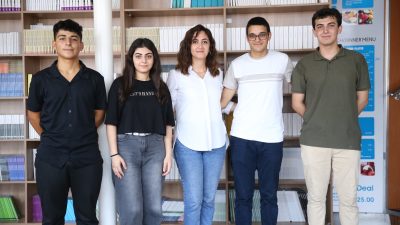 Depremlerin ardından Hatay'ın İskenderun ilçesine demirleyen Karadeniz Lifeship Rauf Bey