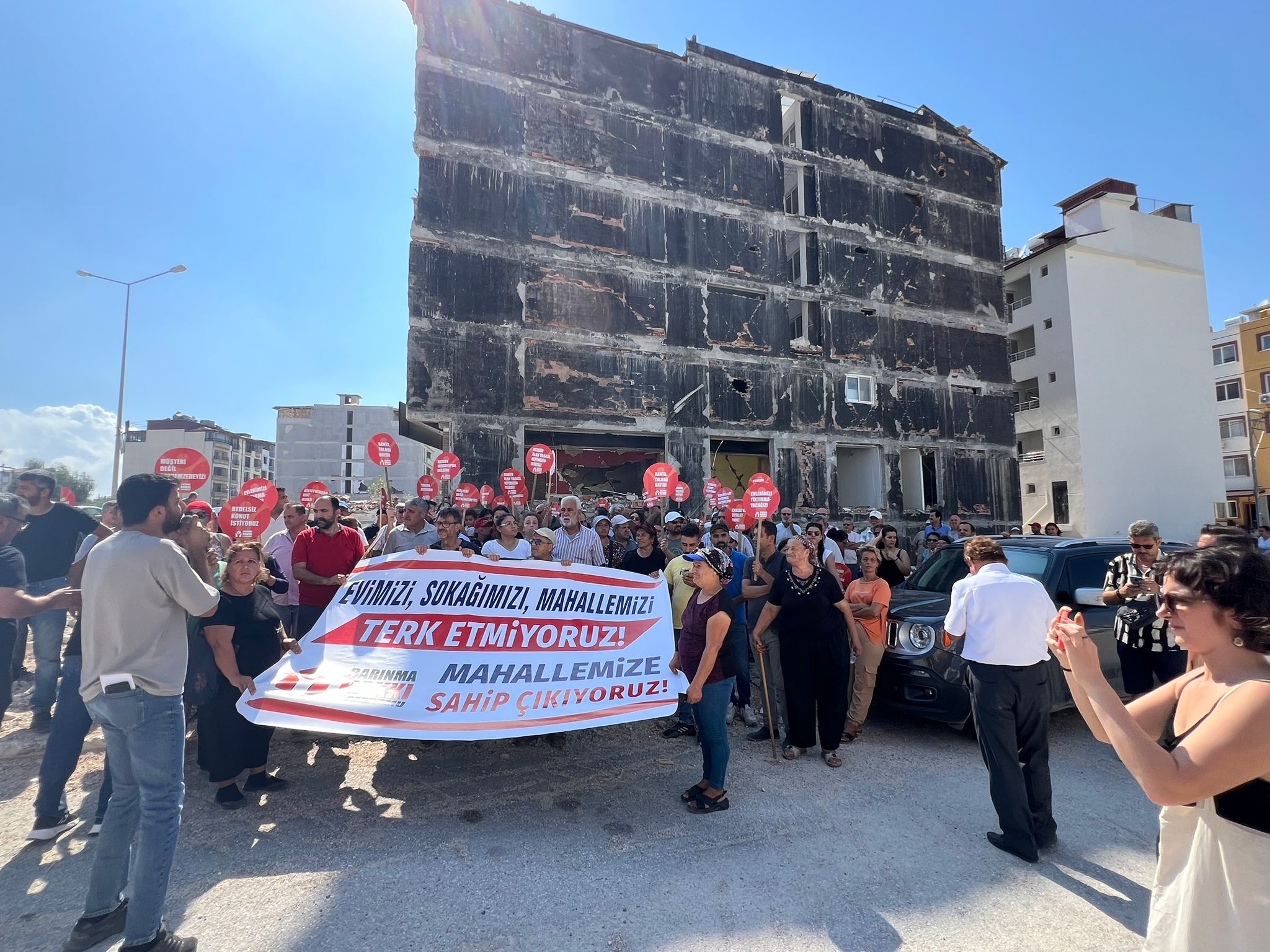 Turunçlu ve Gültepe Mahalle Sakinlerinden Barınma Hakkı Eylemi