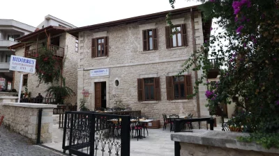 Hatay Büyükşehir Belediyesi, Samandağ-Batıayaz’da bulunan Hıdırbey Gastronomi Evi’ni restorasyon çalışmalarıyla