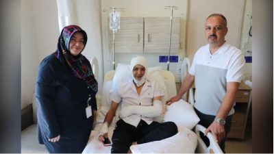 17 yaşındaki Buğra Türkseven, Sivas’ta otobüs durağında beklerken elindeki elektronik