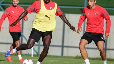 3 Yeni isim alındı, 4 futbolcu ile sözleşme yenilendi, 11