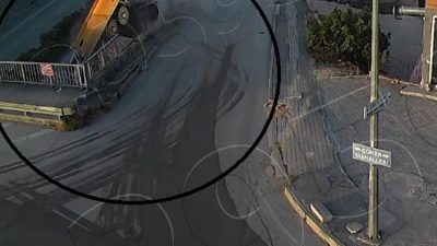 Hatay’ın Defne ilçesinde, yola dökülen sıvının etkisiyle direksiyon hakimiyetini kaybeden