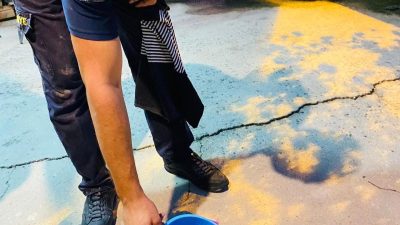 Hatay’ın Defne İlçesi, Sümerler Mahallesi’nde bir yavru kedi havalandırma boşluğuna