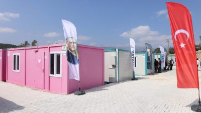 Eğitim-Sen Hatay Şube Başkanı Özgür Tıraş ve Türkçe öğretmeni Ece