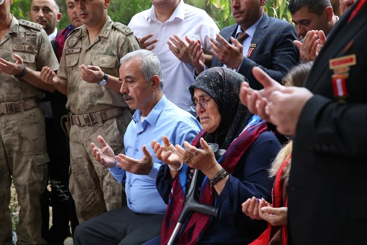 Hataylı şehit mezarı başında anıldı