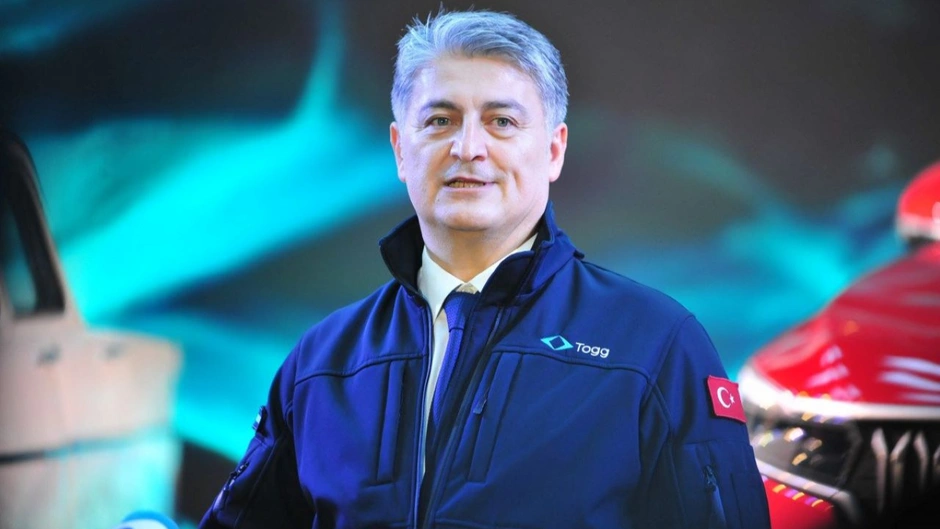 Togg Üst Yöneticisi (CEO) Gürcan Karakaş, T10X’in Almanya pazarında kullanıcılarla