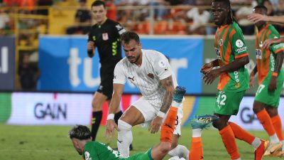 &nbsp; Süper Lig’in galibiyetsiz iki takımı karşı karşıya geldi: Hatayspor,