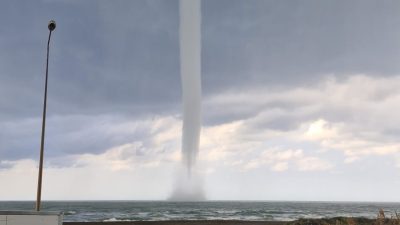 Hatay’ın Samandağ ilçesinde bu sabah denizde oluşan hortum, cep telefonu