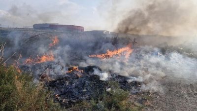 Hatay’ın Antakya ilçesi Güzelburç Mahallesi’nde bulunan bir çöplük alanda yangın