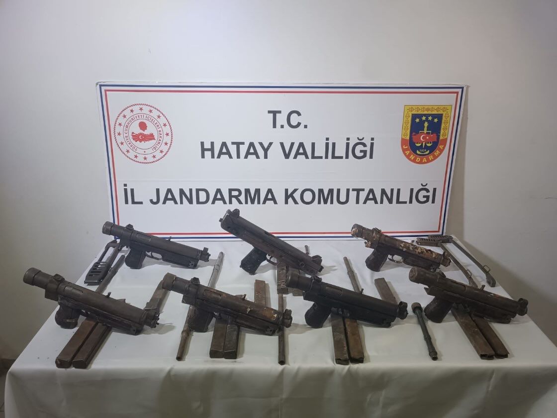 Jandarma esrar ve ruhsatsız silah yakaladı