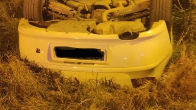 Pazartesi günü Arsuz ilçesinde seyreden bir otomobil muhtemelen direksiyon hakimiyetinin