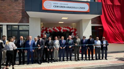 Hatay’ın Yayladağı ilçesinde, hayırseverlerin katkılarıyla yapılan Cem Eren Anadolu Lisesi’nin