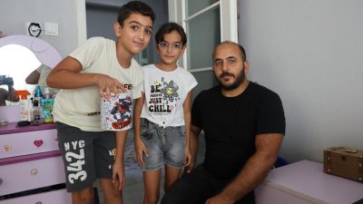 Hatay’ın Antakya ilçesinde depremzede ailenin kaldığı eve girerek 8 yaşındaki