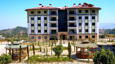 Antakya ilçesindeki mahallede inşa edilen 2 bin 665 konuttan 895'inin