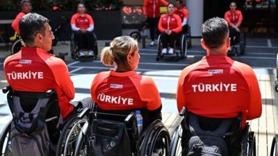 Hatay’ın İskenderun ilçesinde, Paris 2024 Paralimpik Oyunları’nı dev ekrandan izlemek