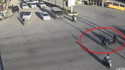 Antakya ilçesinde, Küçük Sanayi Sitesi’ndeki kavşakta iki motosikletin çarpışması sonucu