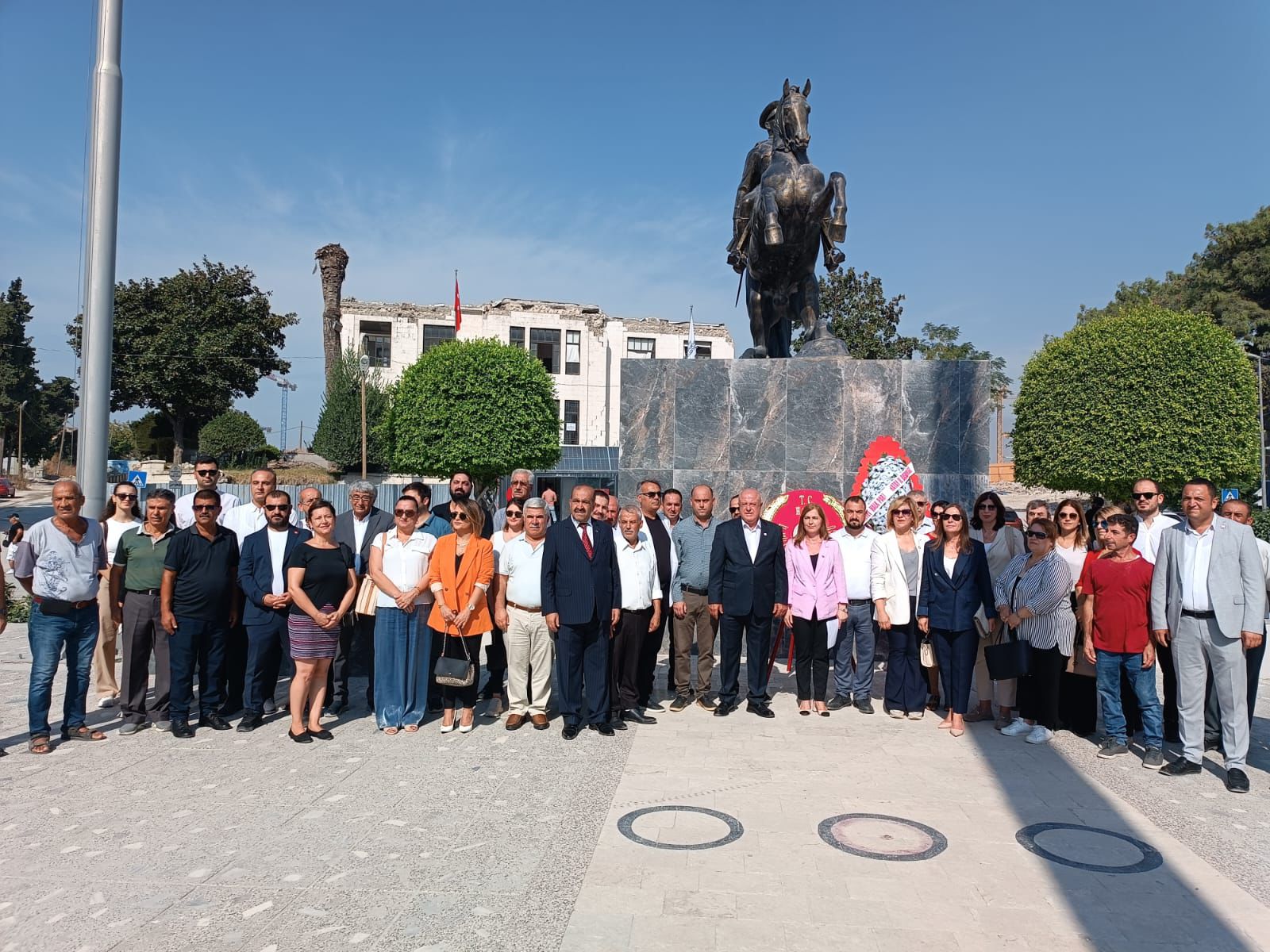 CHP Hatay örgütünden 101.yıl çelenkleri