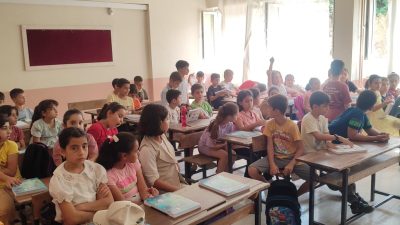 Hatay’ın Altınözü ilçesine bağlı Altınkaya İlkokulu’nda yeni eğitim-öğretim yılının başlamasıyla