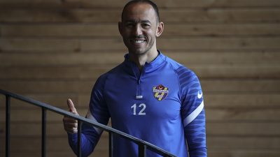 Futbol dünyasının tanınmış isimlerinden Umut Bulut, antrenörlük kariyerine adım attı.