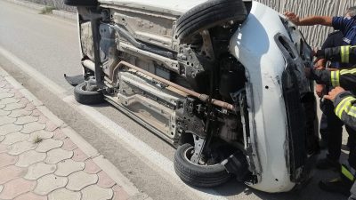 İskenderun’daki şehir içi tünelde bir otomobilin takla atarak devrilmesi, görenleri