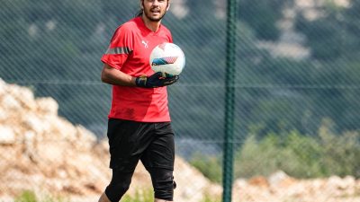 Hatayspor idmanları, yeni teknik direktör Rıza Çalımbay ile birlikte farklı