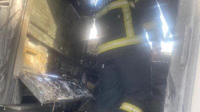 Hatay’ın Antakya ilçesinde park halindeki bir otobüste yangın meydana geldi.