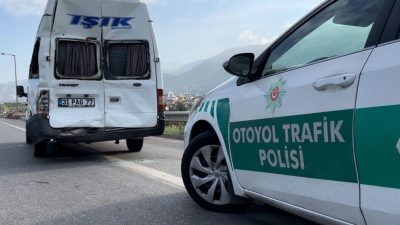 Hatay-Adana otoyolu İskenderun ilçesi mevkiinde meydana gelen trafik kazasında, işçi
