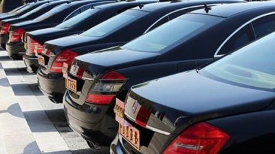 Kamuda tasarruf tedbirlerinin tartışıldığı günlerde, Dışişleri Bakanlığı’nın lüks araçları için