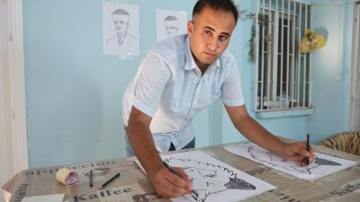 Hatay’ın Reyhanlı ilçesinde yaşayan elektrik ustası Resulhan Kozan, 2 elle