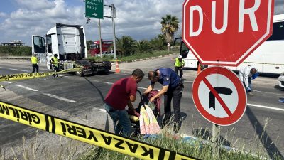 Hatay’ın Dörtyol ilçesinde yaşanan üzücü kazada, bir tırın yaya geçidinde