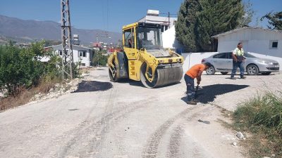 Hatay Büyükşehir Belediyesi asfalt ekipleri, ana arterlerde beton asfalt hizmeti