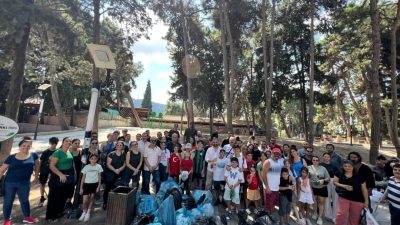 Defne ilçesinin önde gelen isimleri, ilçede temizlik kampanyası başlatarak çevreye