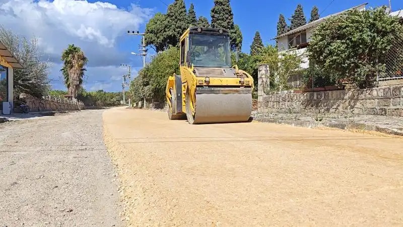 Samandağ Belediyesi bozuk yollarını yeniliyor