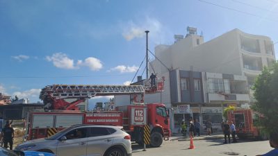 Hatay’ın Samandağ ilçesinde bir pişirimcilik iş yerinin bacası alev aldı.