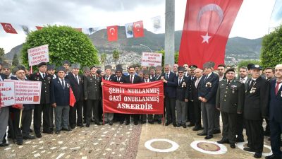 Hatay’da 19 Eylül Gaziler Günü dolayısıyla Antakya ilçesindeki Atatürk Anıtı’nda