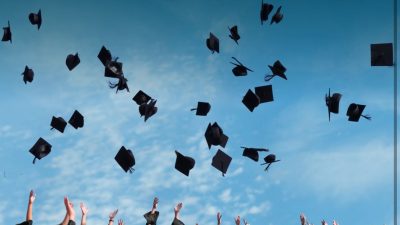 Buradayız Hatay Derneği, depremden doğrudan etkilenen Hataylı öğrenciler için eğitim