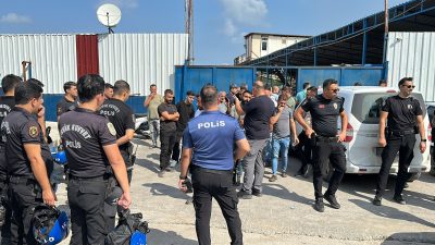 Hatay’ın İskenderun ilçesinde, polis ve zabıta ekiplerince hurdacılara yönelik operasyonda