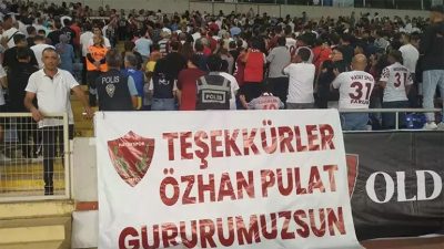 Geride kalan Hatayspor-Bodrumspor maçında bir grup taraftar ellerinde “Özhan Pulat