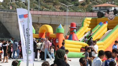 Hatay’ın Altınözü ilçesinde, Altınözü Belediyesi tarafından Kardeşlik Çarşısı’nda düzenlenen Çocuk