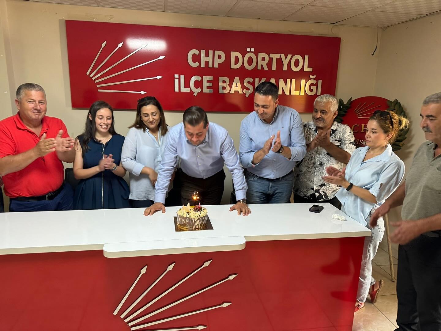 CHP İl Başkanına Doğum Günü Sürprizi