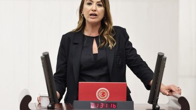 CHP Hatay Milletvekili Nermin Yıldırım Kara, depremzedeler için inşa edilen